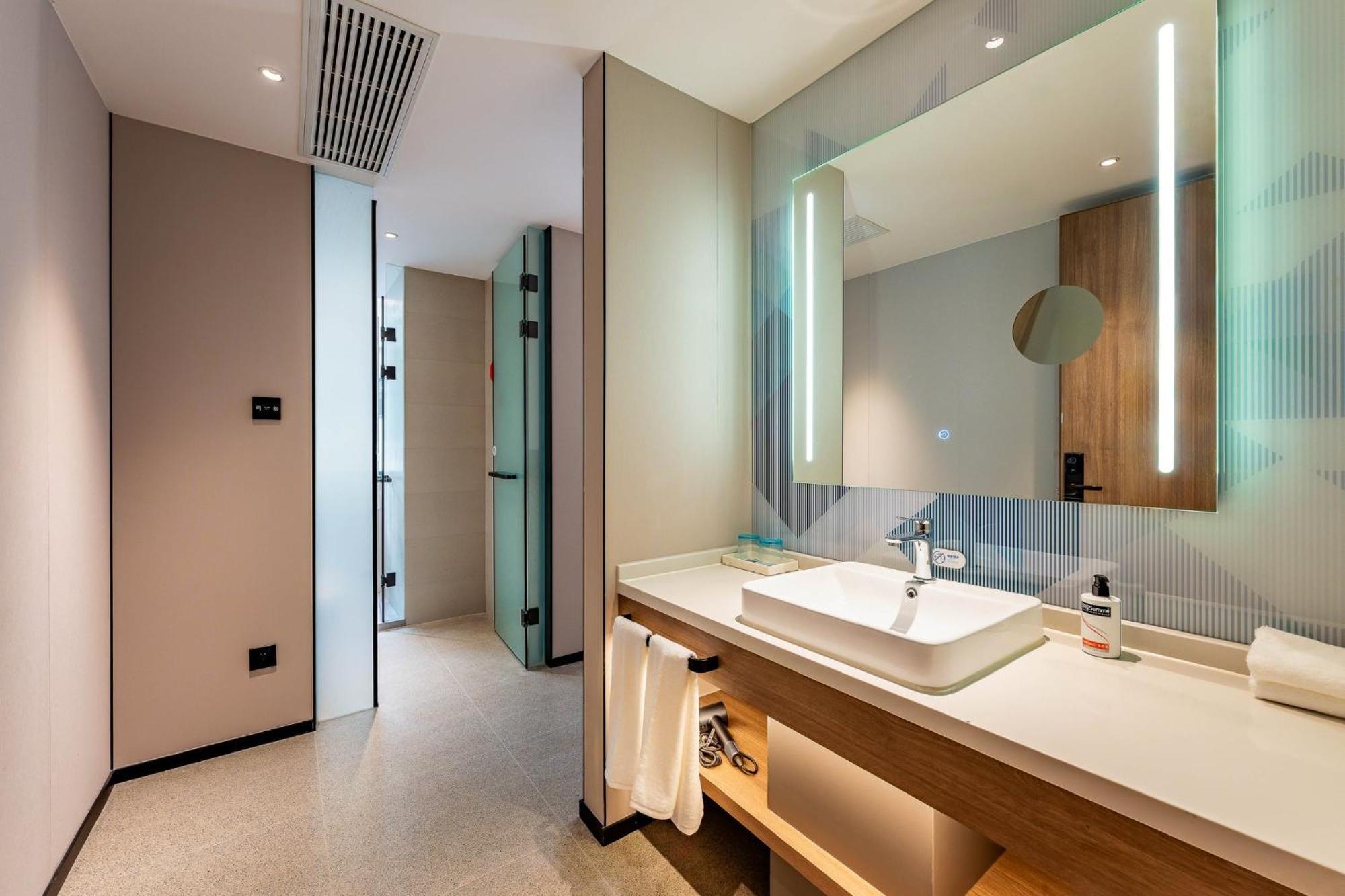 Holiday Inn Express Shanghai Jing'An Temple By Ihg Bagian luar foto