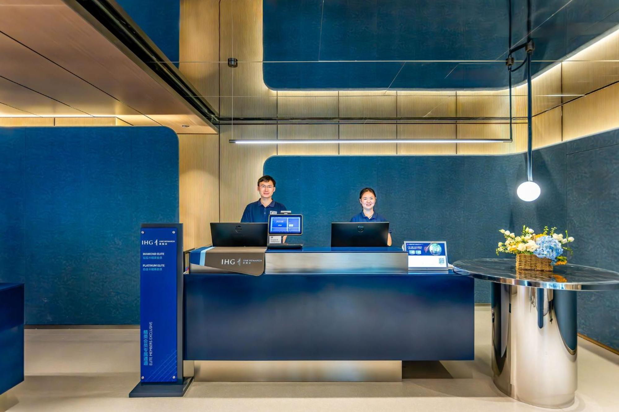 Holiday Inn Express Shanghai Jing'An Temple By Ihg Bagian luar foto